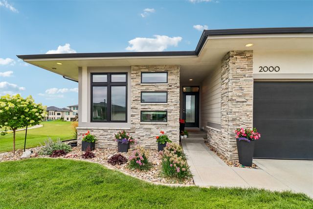2000 NE Breezy Point, Grimes, IA 50111