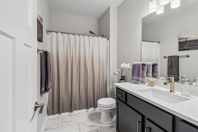 2000 NE Breezy Point, Grimes, IA 50111