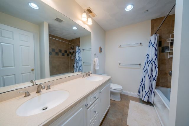 10 Cunningham Ln 104, Billerica, MA 01821