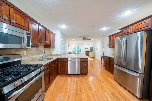 10 Cunningham Ln 104, Billerica, MA 01821