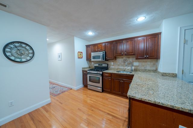 10 Cunningham Ln 104, Billerica, MA 01821