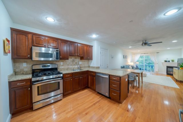 10 Cunningham Ln 104, Billerica, MA 01821