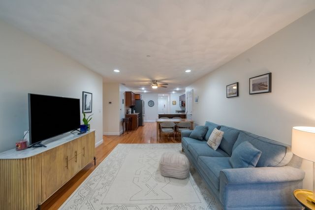 10 Cunningham Ln 104, Billerica, MA 01821