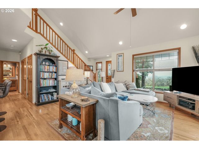 5655 TAMARACK Ln, Central Point, OR 97502