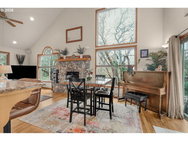 5655 TAMARACK Ln, Central Point, OR 97502