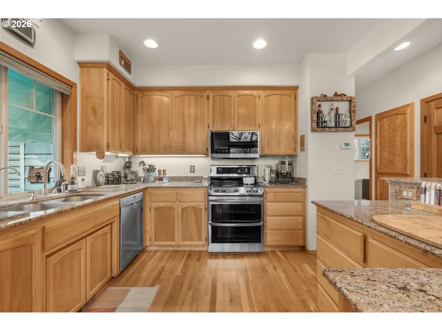 5655 TAMARACK Ln, Central Point, OR 97502