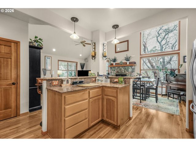 5655 TAMARACK Ln, Central Point, OR 97502