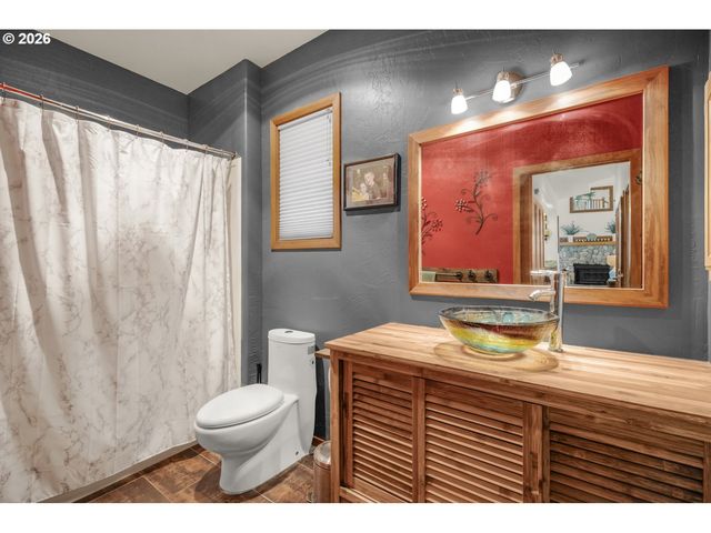 5655 TAMARACK Ln, Central Point, OR 97502