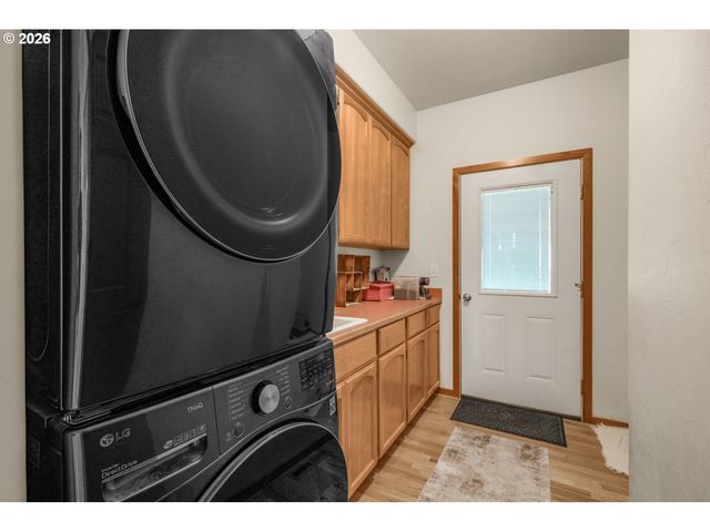 5655 TAMARACK Ln, Central Point, OR 97502