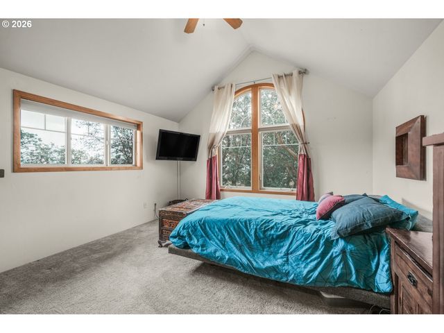 5655 TAMARACK Ln, Central Point, OR 97502