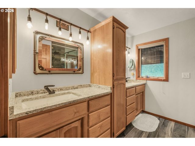 5655 TAMARACK Ln, Central Point, OR 97502