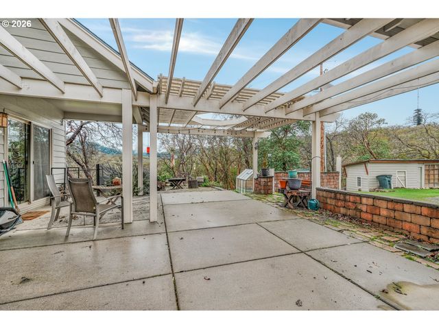 5655 TAMARACK Ln, Central Point, OR 97502