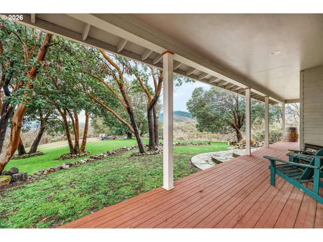 5655 TAMARACK Ln, Central Point, OR 97502