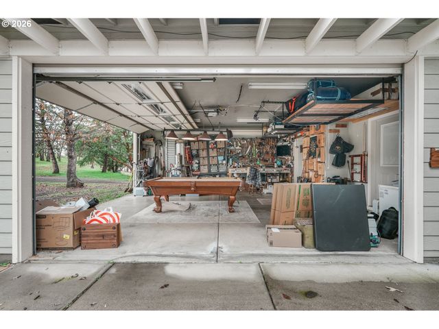 5655 TAMARACK Ln, Central Point, OR 97502