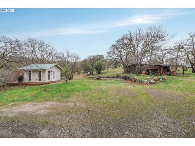 5655 TAMARACK Ln, Central Point, OR 97502