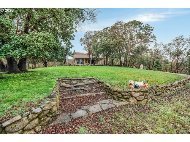5655 TAMARACK Ln, Central Point, OR 97502