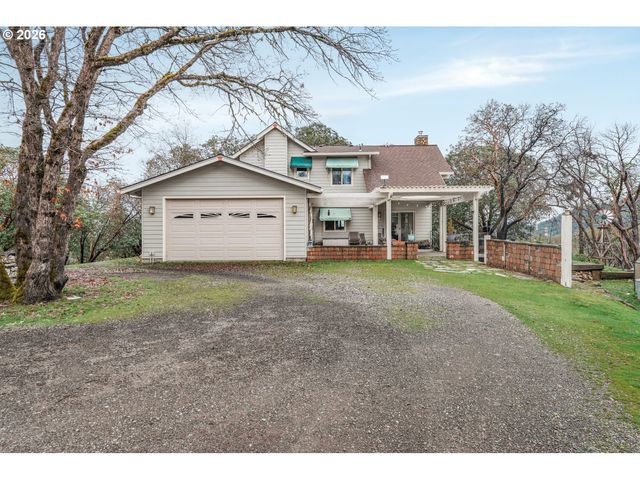 5655 TAMARACK Ln, Central Point, OR 97502