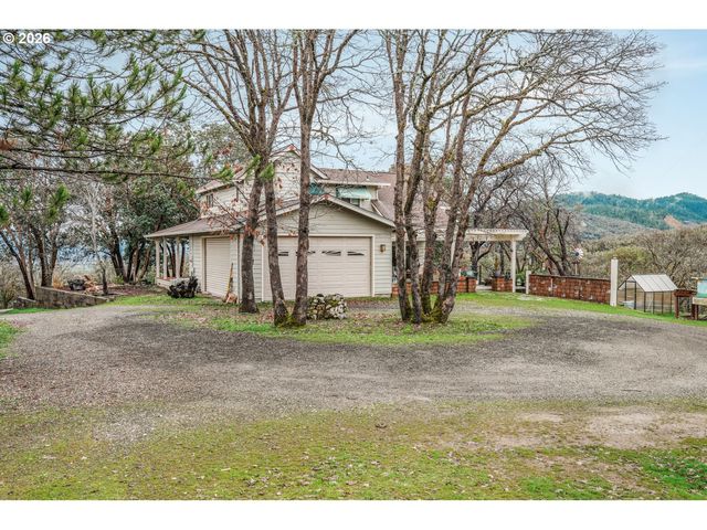 5655 TAMARACK Ln, Central Point, OR 97502