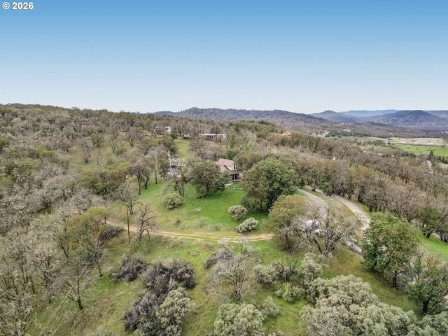 5655 TAMARACK Ln, Central Point, OR 97502