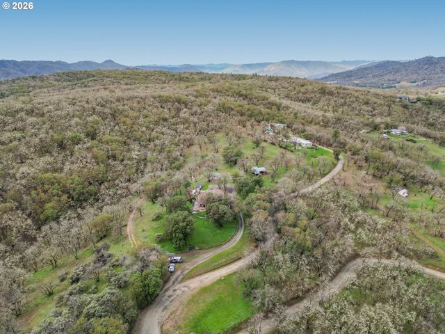 5655 TAMARACK Ln, Central Point, OR 97502