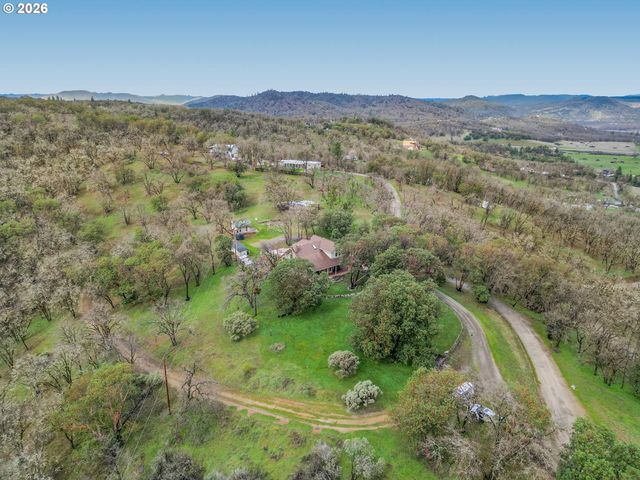 5655 TAMARACK Ln, Central Point, OR 97502