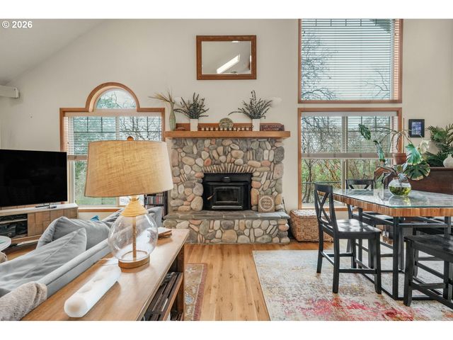 5655 TAMARACK Ln, Central Point, OR 97502