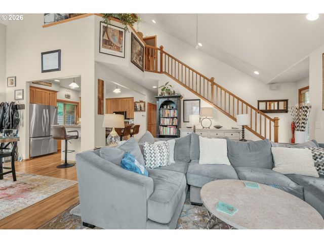 5655 TAMARACK Ln, Central Point, OR 97502