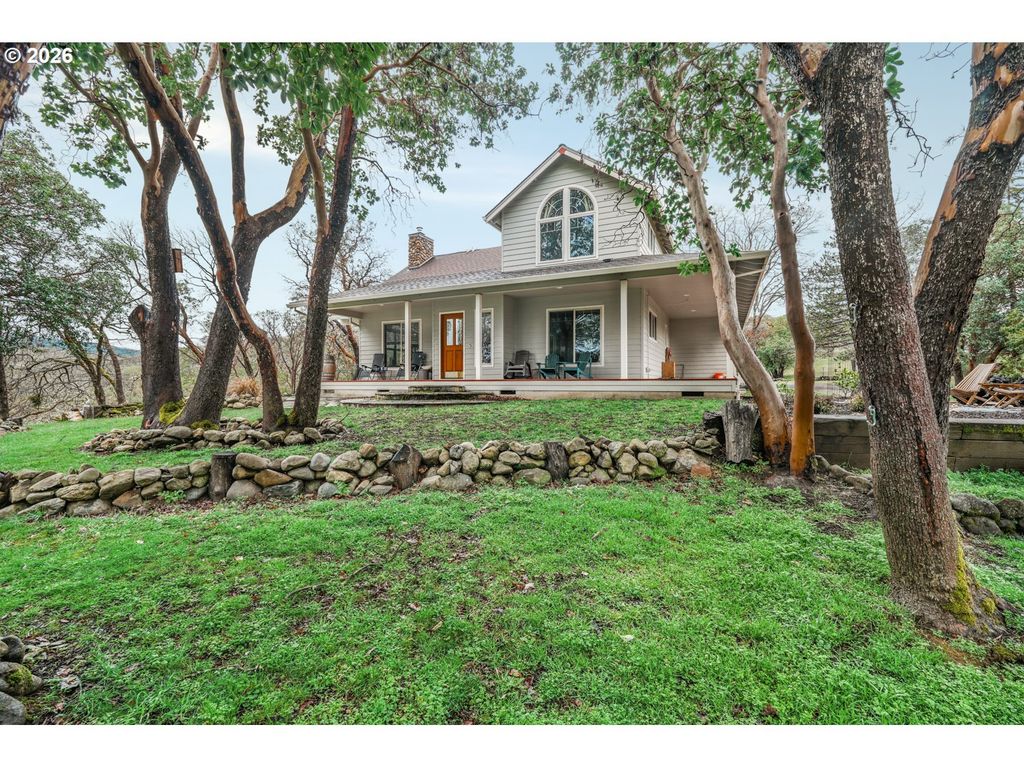 5655 TAMARACK Ln, Central Point, OR 97502