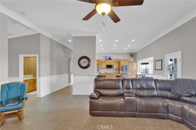 12290 Larch Road, Oak Hills, CA 92344