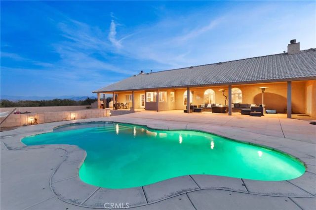 12290 Larch Road, Oak Hills, CA 92344