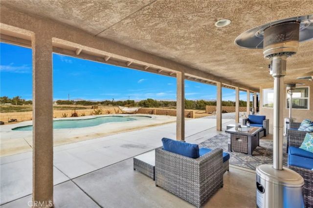 12290 Larch Road, Oak Hills, CA 92344