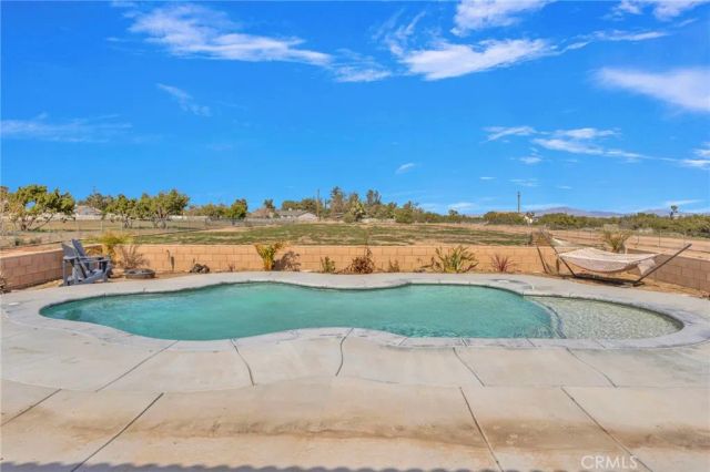 12290 Larch Road, Oak Hills, CA 92344