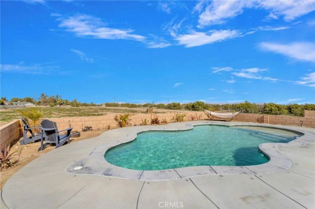 12290 Larch Road, Oak Hills, CA 92344