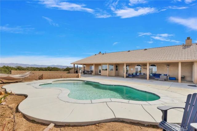 12290 Larch Road, Oak Hills, CA 92344