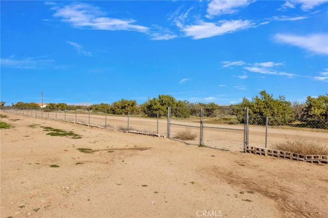 12290 Larch Road, Oak Hills, CA 92344