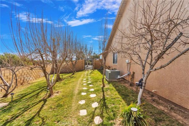 12290 Larch Road, Oak Hills, CA 92344