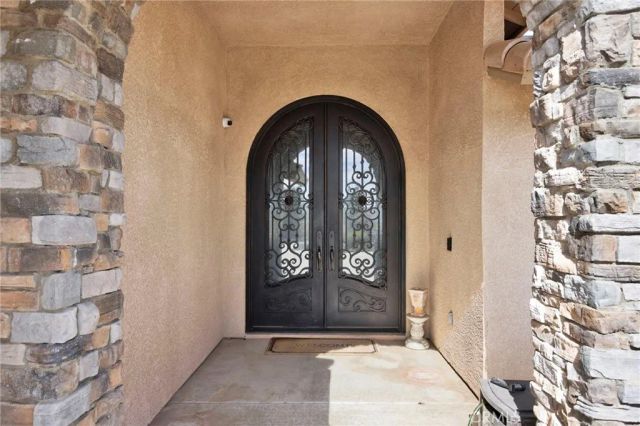 12290 Larch Road, Oak Hills, CA 92344