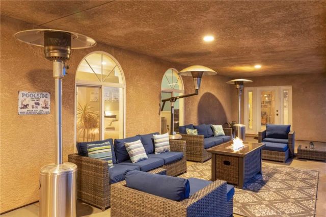 12290 Larch Road, Oak Hills, CA 92344