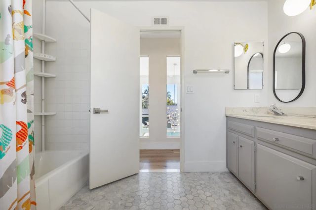 5996 BOUNTY STREET, San Diego, CA 92120