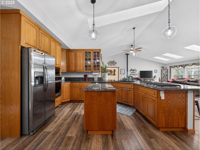 12345 S FOX Rd, Molalla, OR 97038