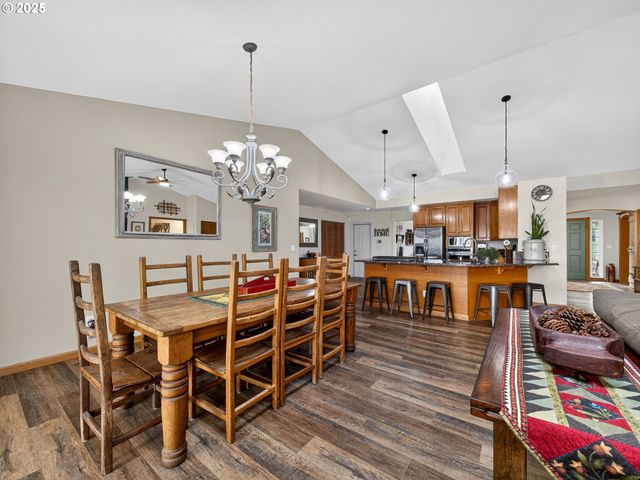 12345 S FOX Rd, Molalla, OR 97038