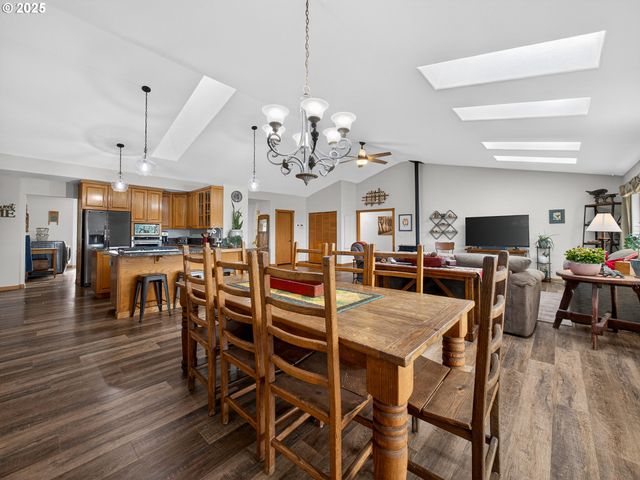 12345 S FOX Rd, Molalla, OR 97038