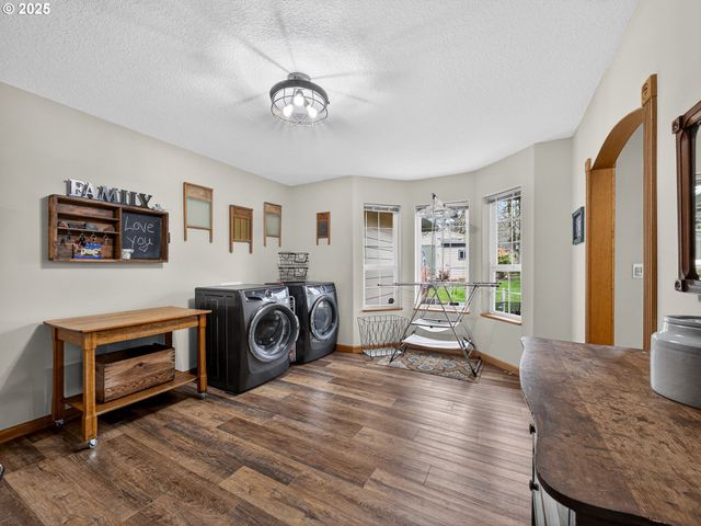 12345 S FOX Rd, Molalla, OR 97038