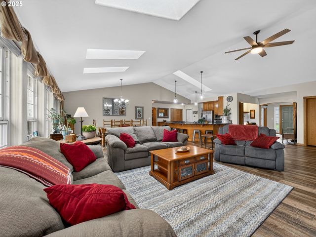 12345 S FOX Rd, Molalla, OR 97038