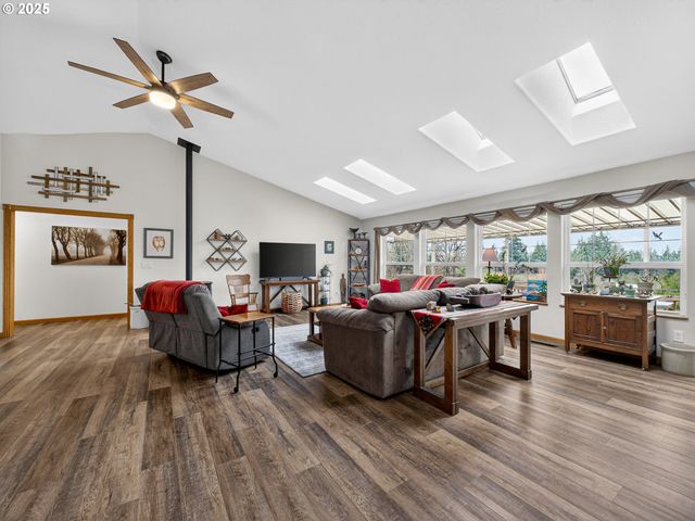 12345 S FOX Rd, Molalla, OR 97038