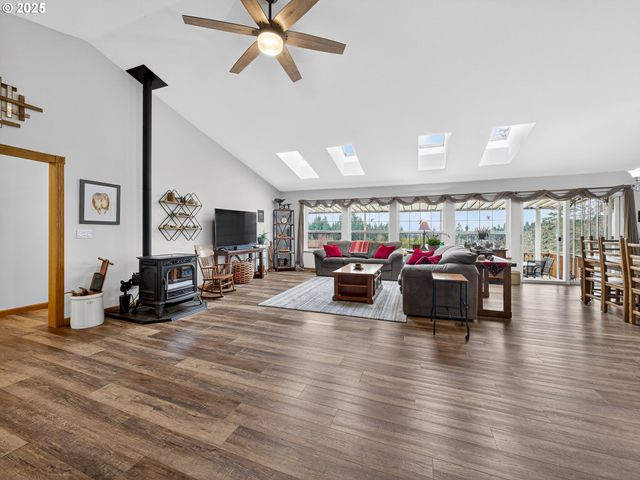 12345 S FOX Rd, Molalla, OR 97038