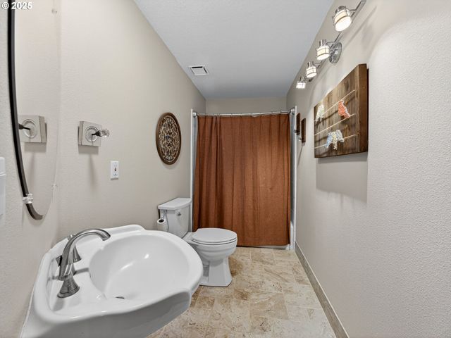 12345 S FOX Rd, Molalla, OR 97038