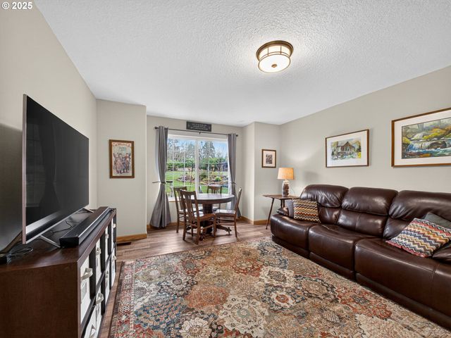 12345 S FOX Rd, Molalla, OR 97038