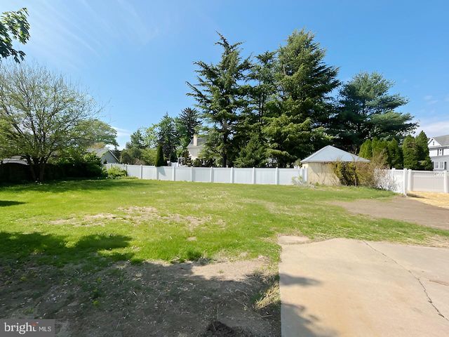 20 E WOODLAND AVE, Pitman, NJ 08071