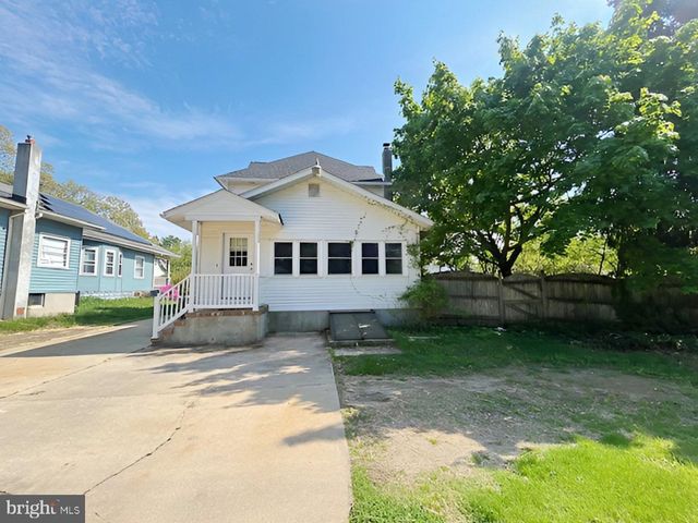 20 E WOODLAND AVE, Pitman, NJ 08071